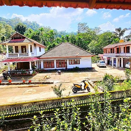 Suntikoppa Coorg Divine Spark Home Stay מראה חיצוני תמונה