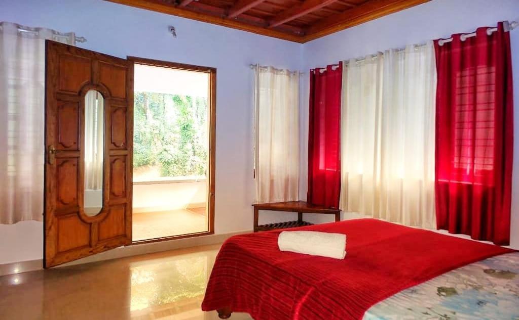 Suntikoppa Coorg Divine Spark Home Stay מראה חיצוני תמונה