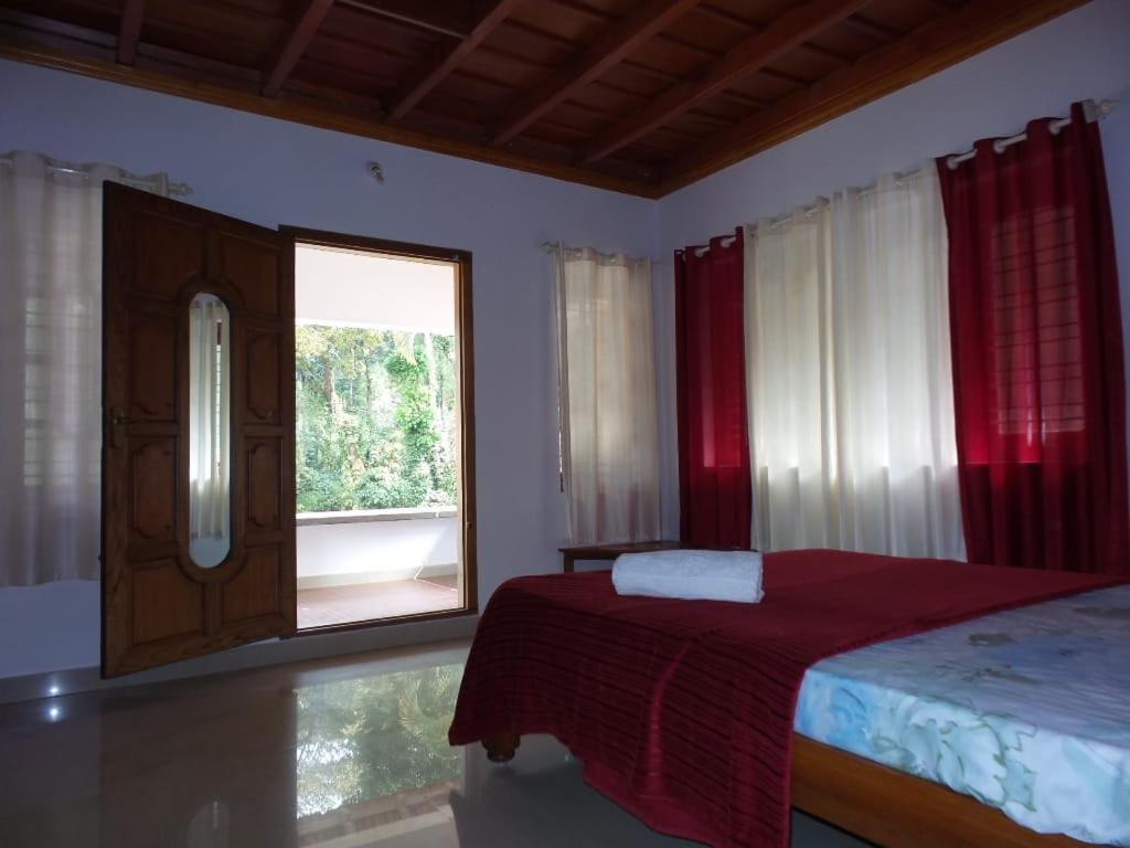 Suntikoppa Coorg Divine Spark Home Stay מראה חיצוני תמונה