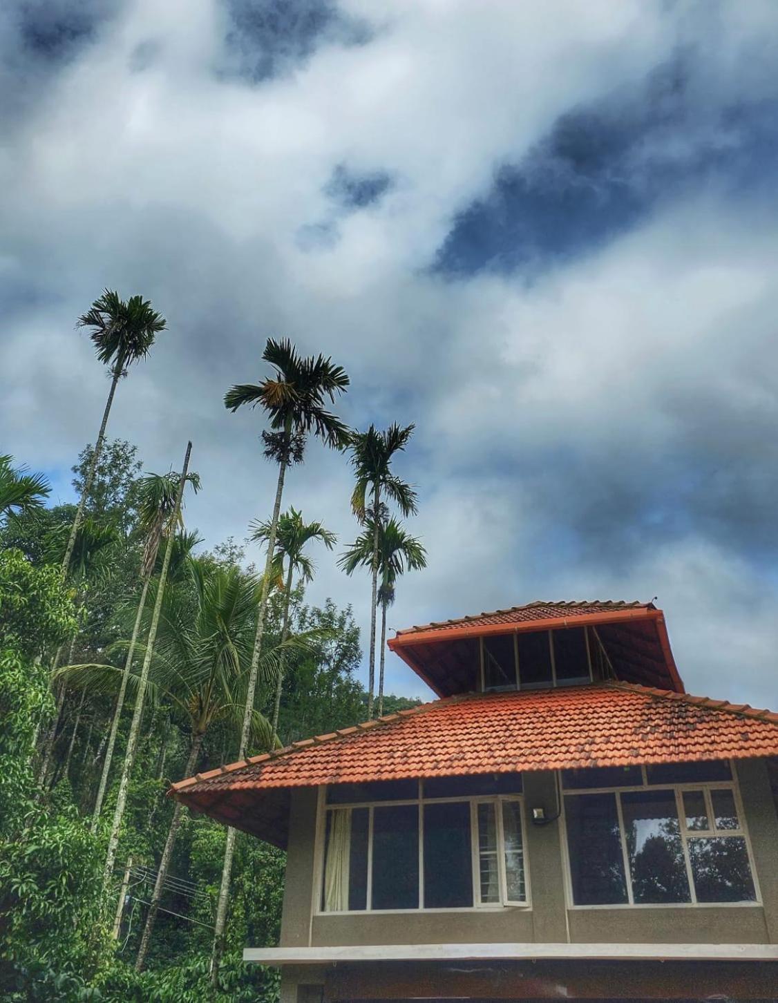 Suntikoppa Coorg Divine Spark Home Stay מראה חיצוני תמונה