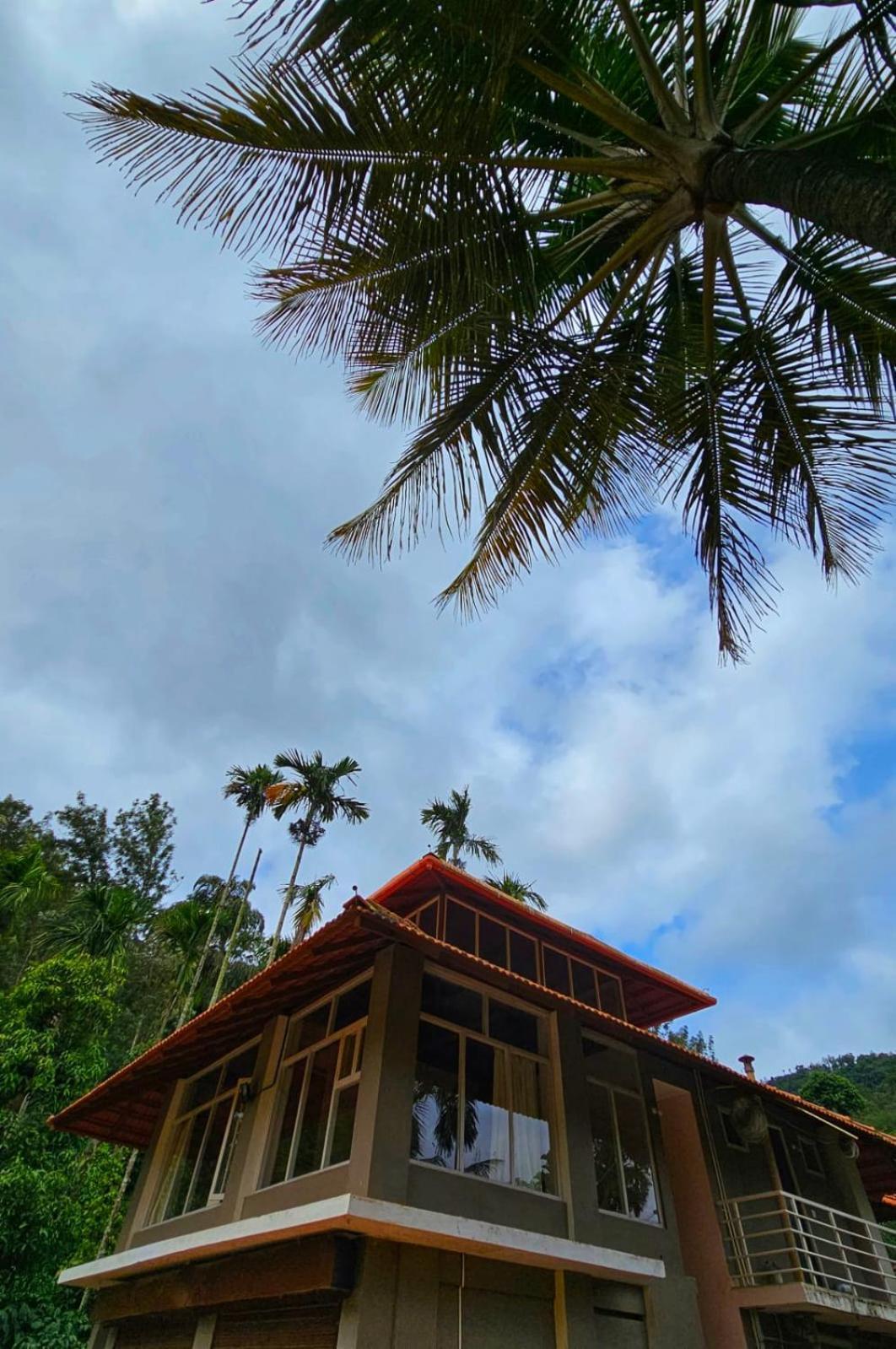Suntikoppa Coorg Divine Spark Home Stay מראה חיצוני תמונה