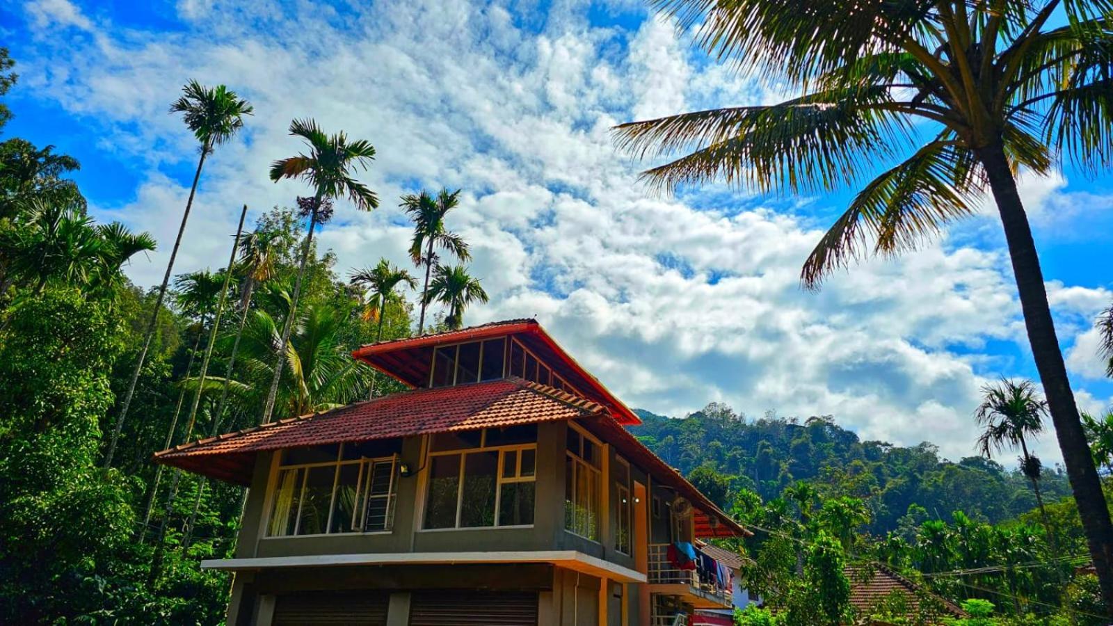 Suntikoppa Coorg Divine Spark Home Stay מראה חיצוני תמונה